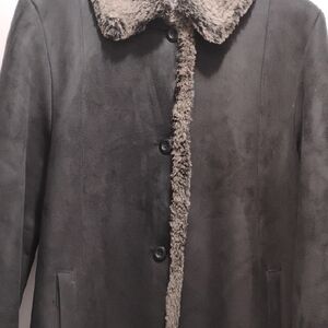 Elegant Black Jacket with Faux Fur Collar